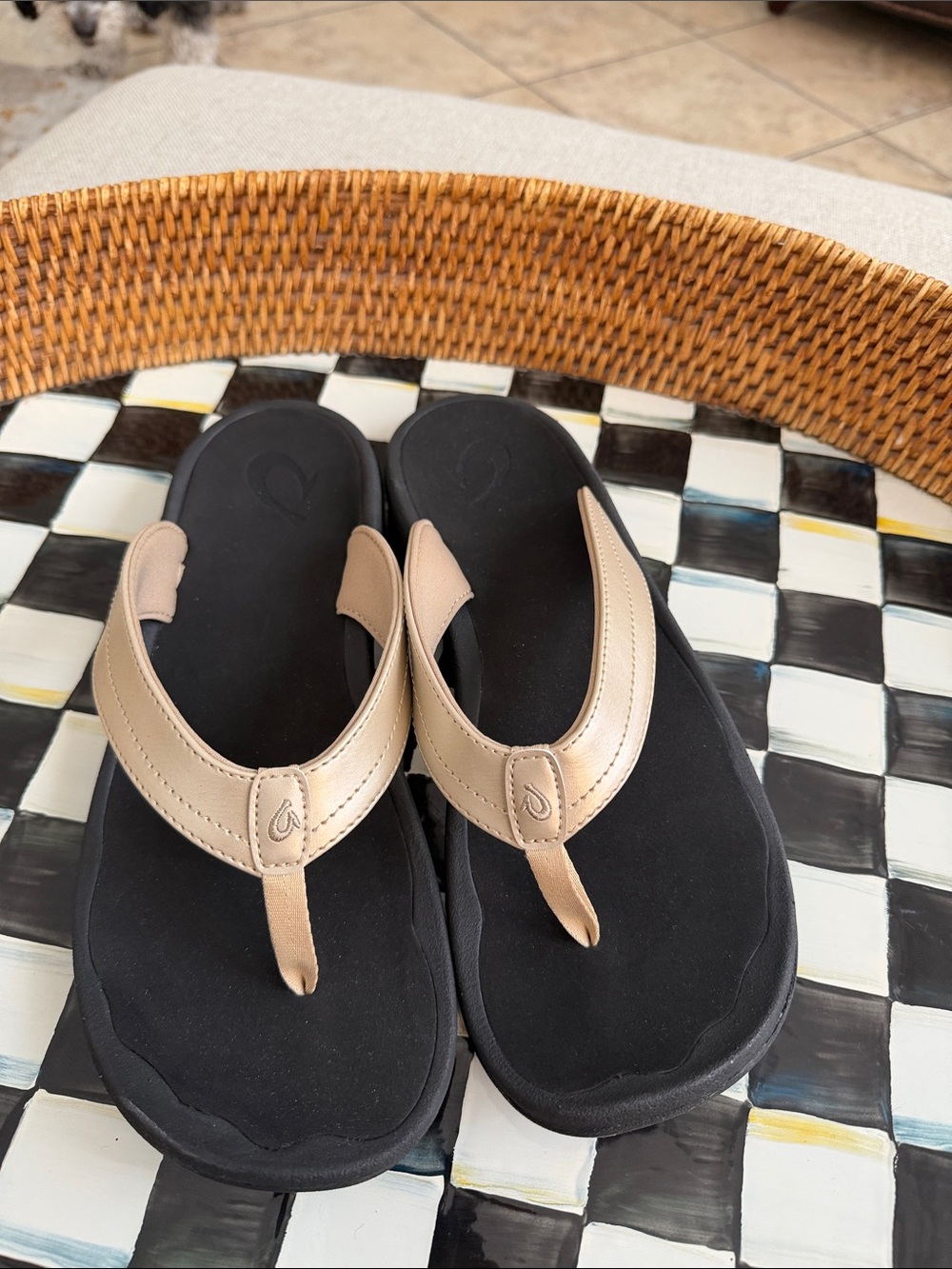 Women’s OluKai Ohana Flip Flop Sandals in Metallic gold and Black size 10